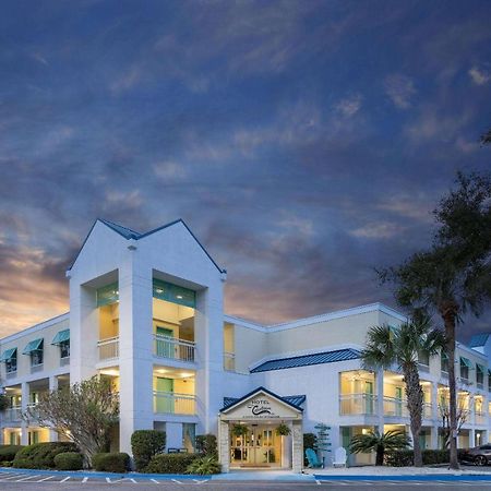 Hotel Carolina A Days Inn By Wyndham Хилтън Хед Айлънд Екстериор снимка