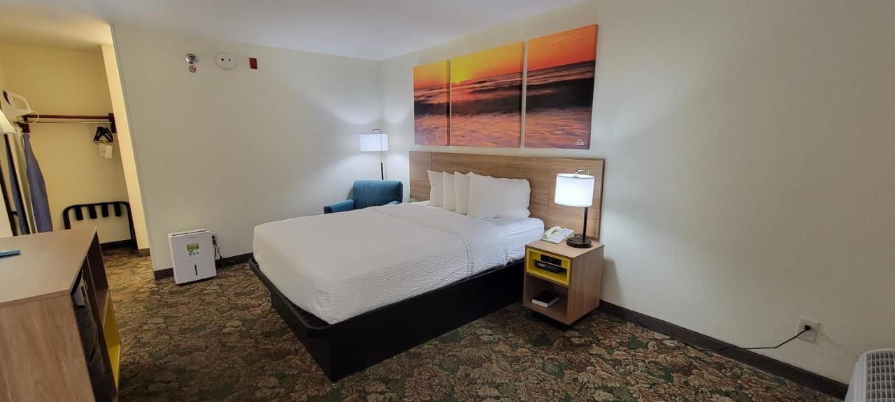 Hotel Carolina A Days Inn By Wyndham Хилтън Хед Айлънд Екстериор снимка
