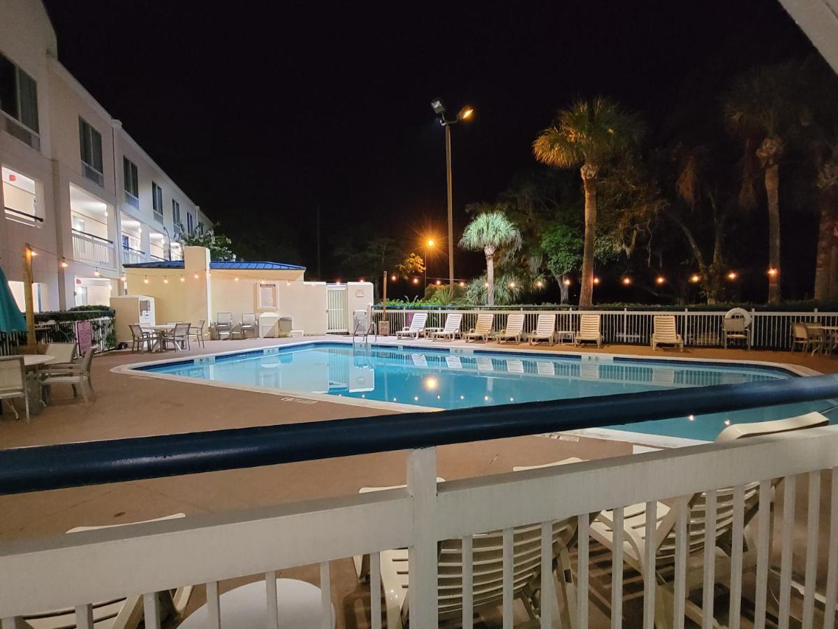 Hotel Carolina A Days Inn By Wyndham Хилтън Хед Айлънд Екстериор снимка