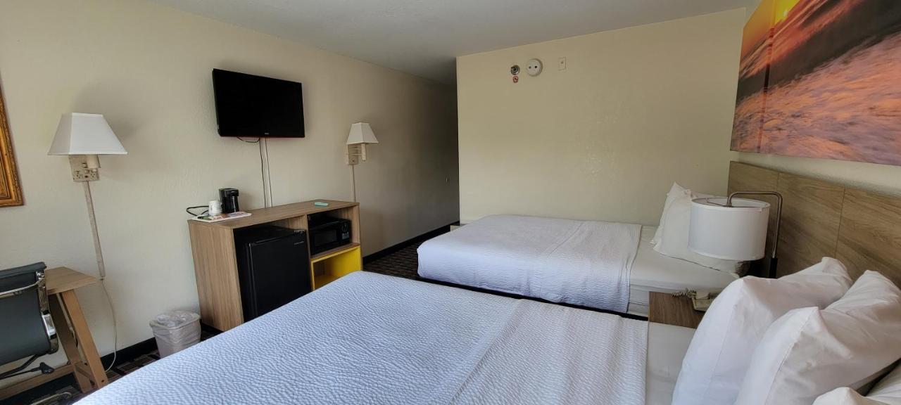 Hotel Carolina A Days Inn By Wyndham Хилтън Хед Айлънд Екстериор снимка