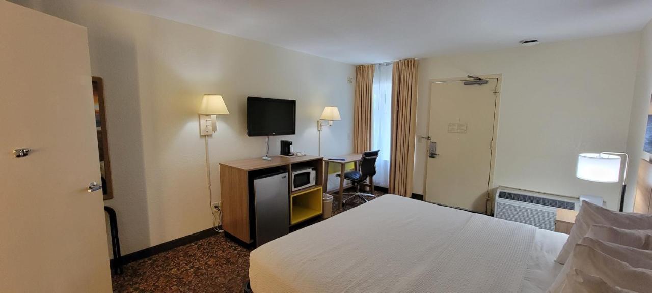 Hotel Carolina A Days Inn By Wyndham Хилтън Хед Айлънд Екстериор снимка