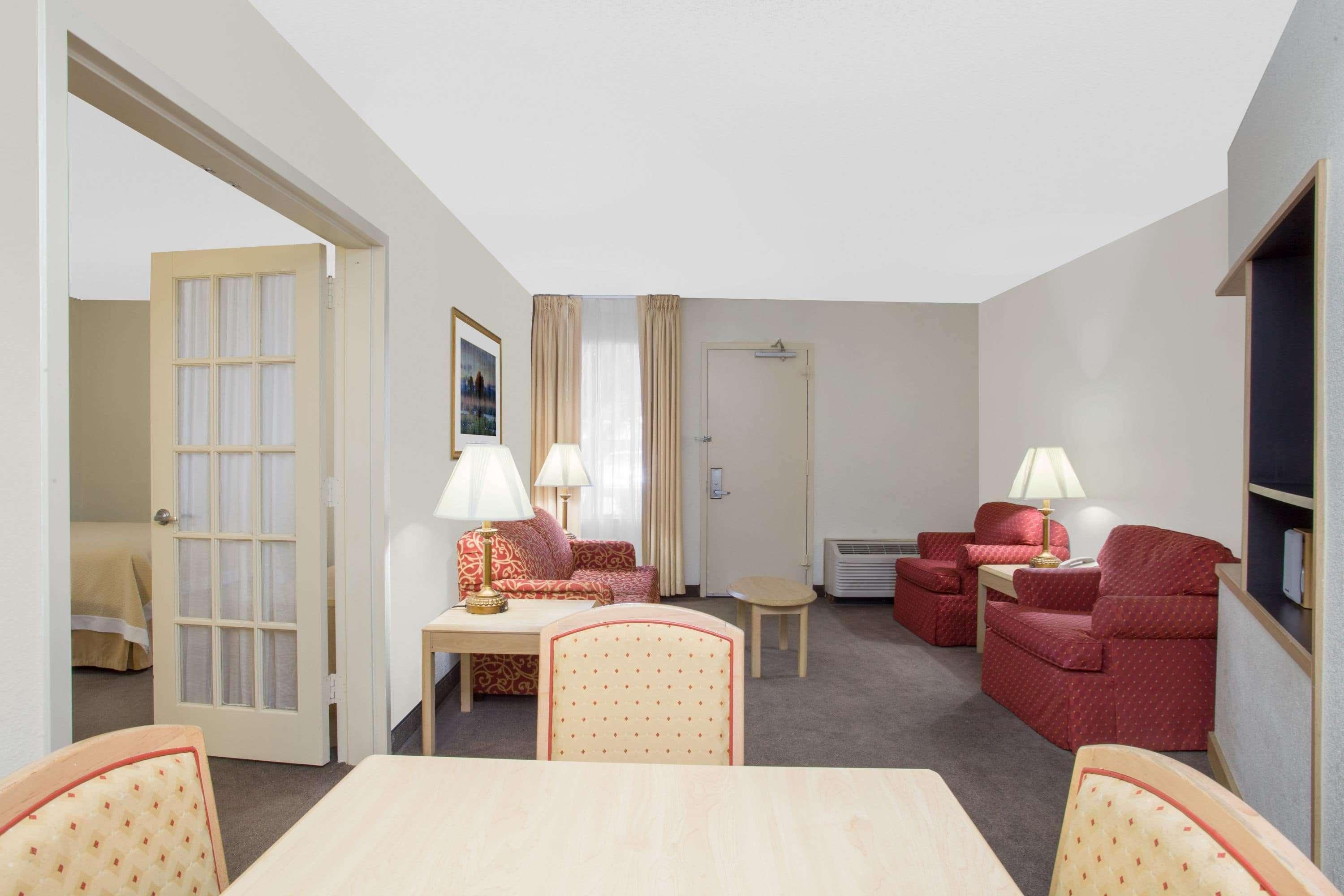 Hotel Carolina A Days Inn By Wyndham Хилтън Хед Айлънд Екстериор снимка