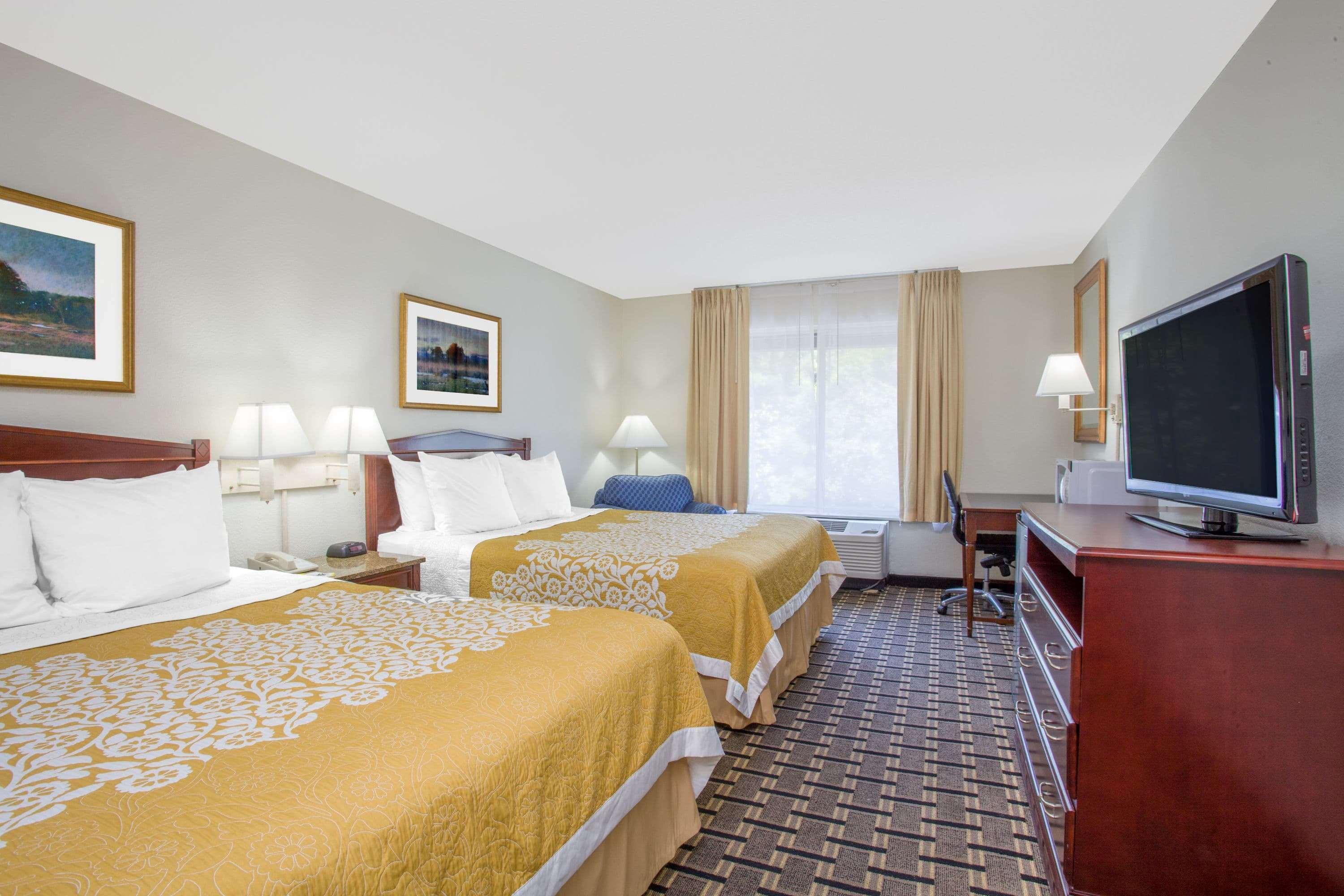 Hotel Carolina A Days Inn By Wyndham Хилтън Хед Айлънд Екстериор снимка