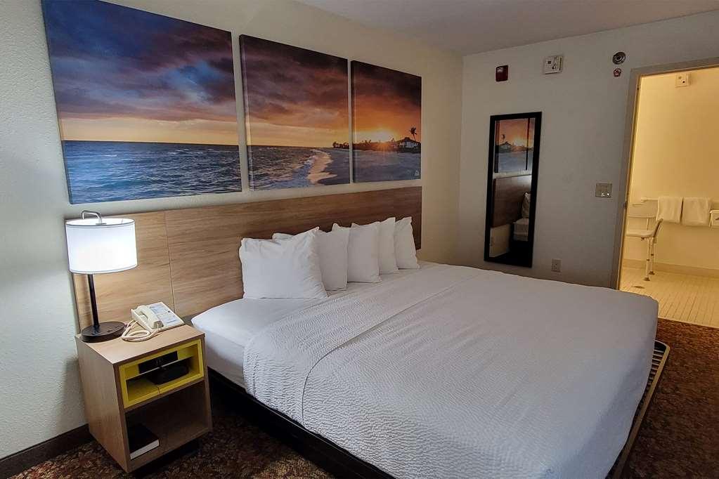 Hotel Carolina A Days Inn By Wyndham Хилтън Хед Айлънд Стая снимка