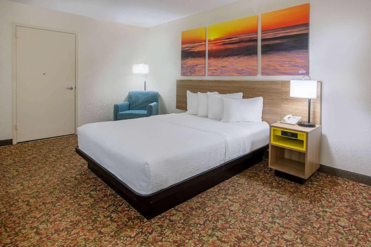 Hotel Carolina A Days Inn By Wyndham Хилтън Хед Айлънд Екстериор снимка