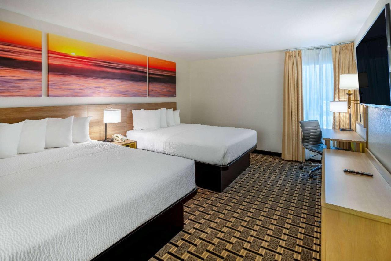 Hotel Carolina A Days Inn By Wyndham Хилтън Хед Айлънд Екстериор снимка