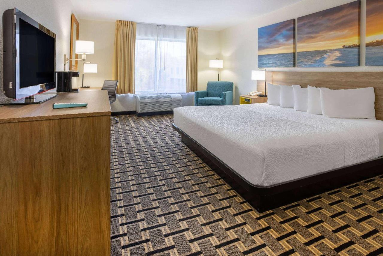Hotel Carolina A Days Inn By Wyndham Хилтън Хед Айлънд Екстериор снимка