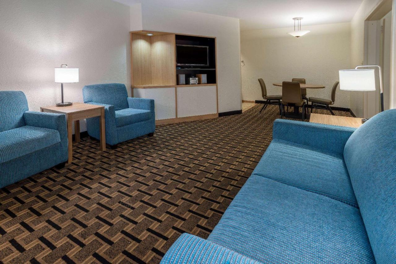 Hotel Carolina A Days Inn By Wyndham Хилтън Хед Айлънд Екстериор снимка