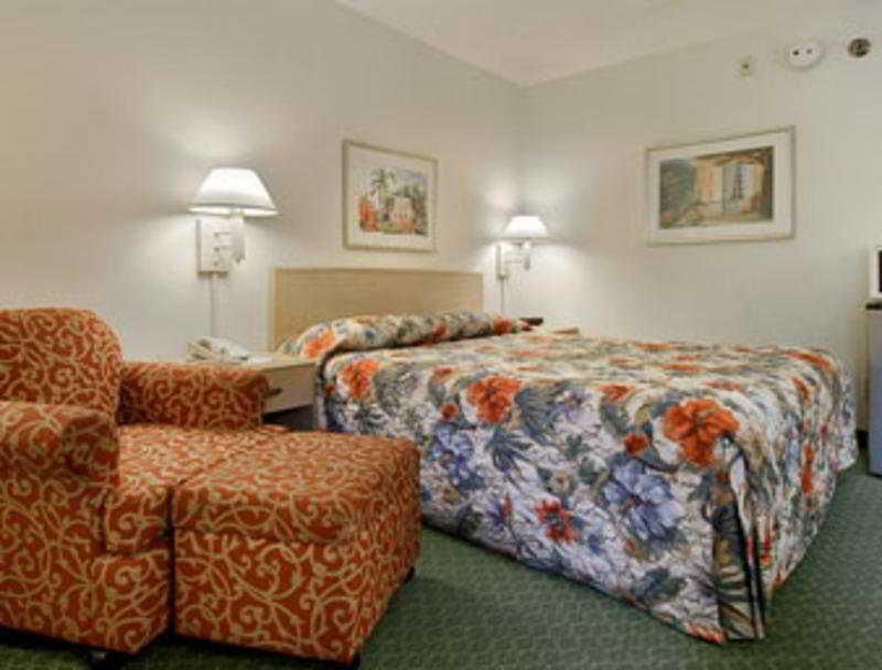 Hotel Carolina A Days Inn By Wyndham Хилтън Хед Айлънд Екстериор снимка
