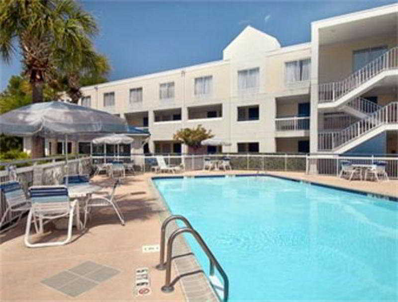 Hotel Carolina A Days Inn By Wyndham Хилтън Хед Айлънд Екстериор снимка
